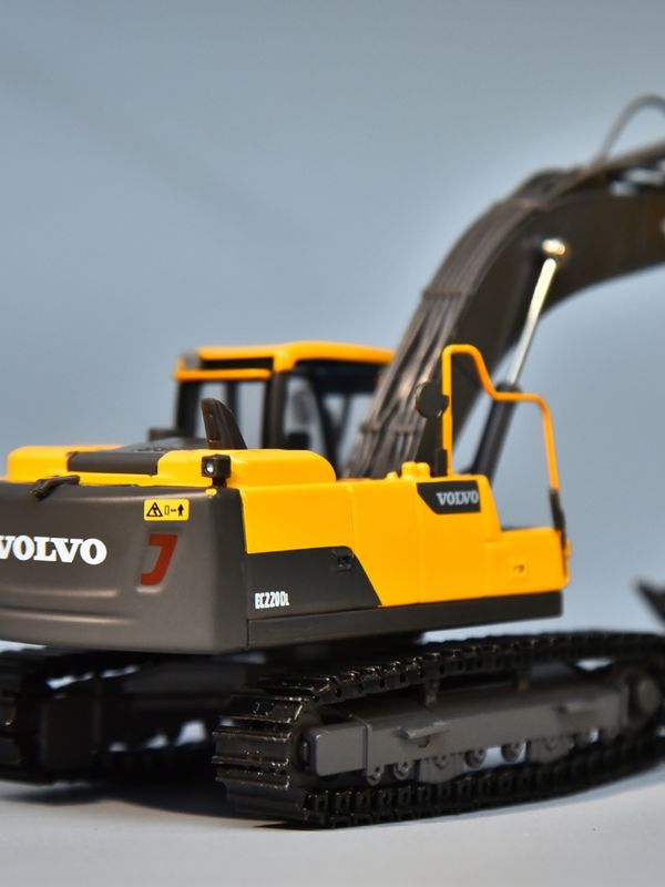 Modelo de escavadeira de liga VOLVO Volvo EC220DL simulação de veículo de engenharia original ornamentos de escavadeira