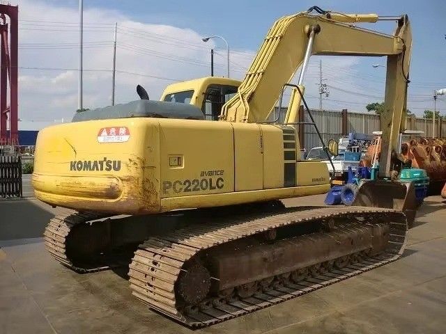 Excavadora Komatsu PC200-6 usada com motor Cummins reformado para mineração de construção
