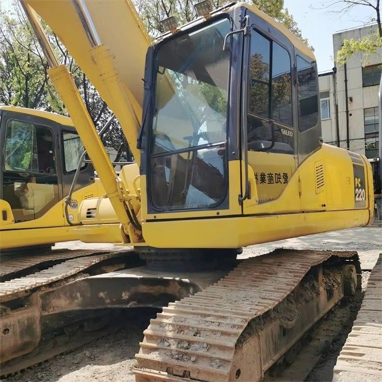 Excavadora Komatsu PC200-6 usada com motor Cummins reformado para mineração de construção