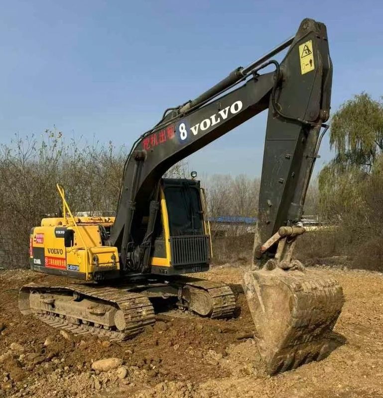 Excavadora Volvo EC140 em excelente estado pronta para rápida expedição mundial