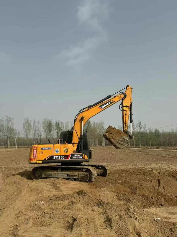 Excavadora usada SANY SY135 de 13,5 toneladas para aplicações de construção