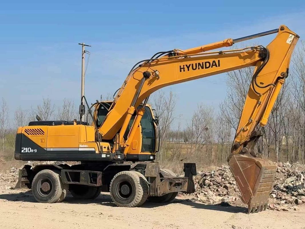 Excavadora de rodas Hyundai 210-9 usada de 2014 Condição confiável Preço acessível