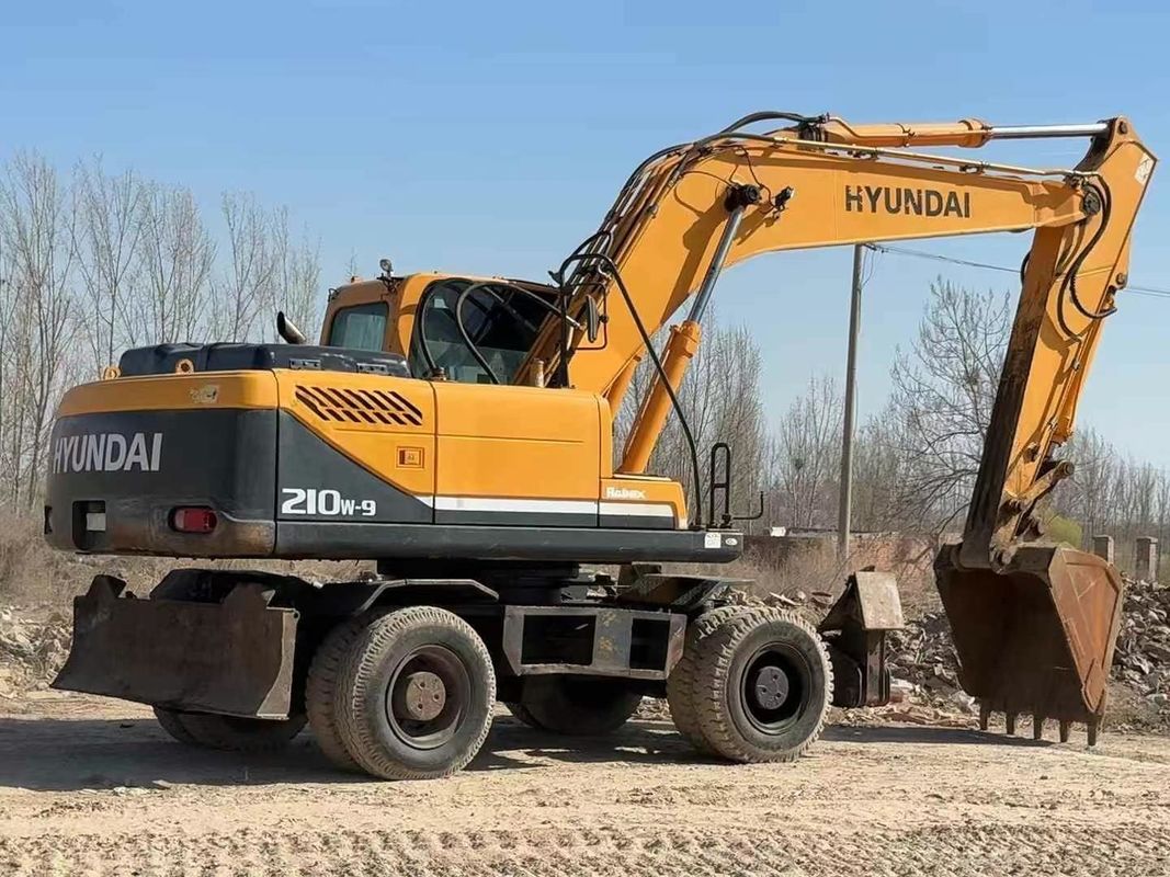 Excavadora de rodas Hyundai 210-9 usada de 2014 Condição confiável Preço acessível