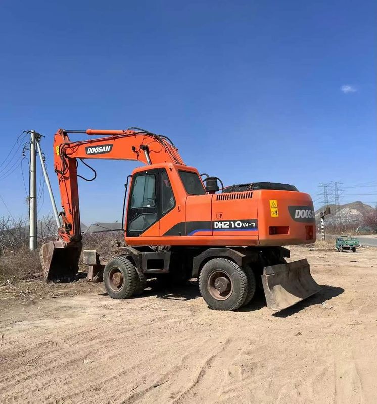 Excavadora usada Doosan DH210 Roda com acionamento hidráulico e peso de funcionamento Excavadora de boa qualidade