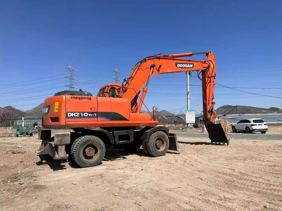 Excavadora usada Doosan DH210 Roda com acionamento hidráulico e peso de funcionamento Excavadora de boa qualidade