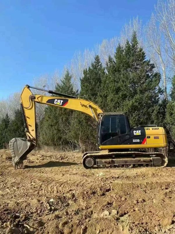 Excavadora  323D Usada Excelente estado, pronta para trabalhos de construção pesados
