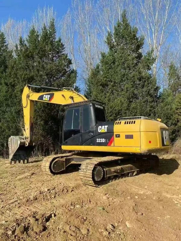 Excavadora  323D Usada Excelente estado, pronta para trabalhos de construção pesados