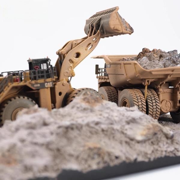 Diecast Masters 1/125 Scale Wheel Loader & Mining Dump Truck Muddy Scene Modelo de Conjunto 85762
