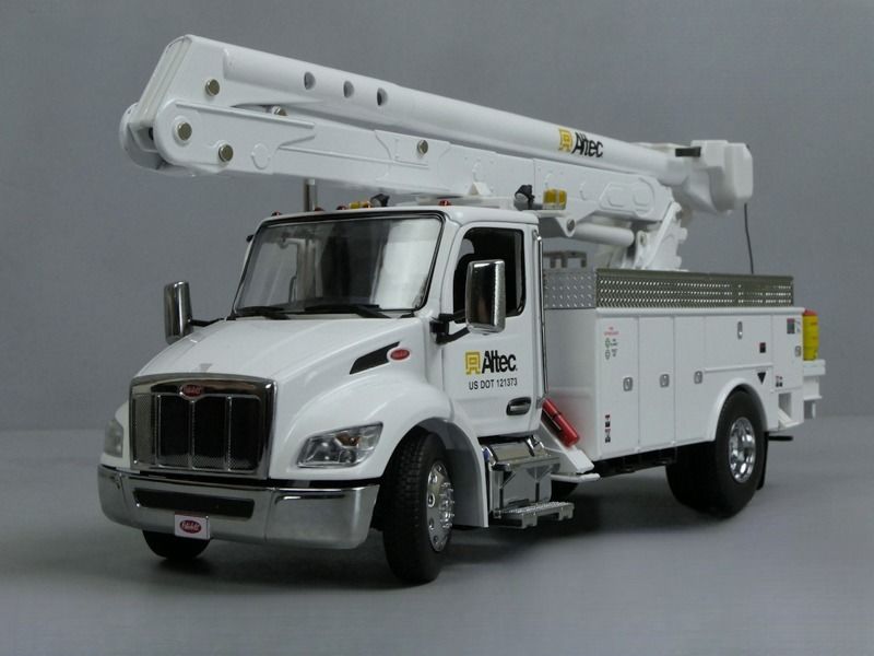 1/32 Peterbilt 536 Com Altec AA55 Plataforma de trabalho aéreo DM Modelo 71105