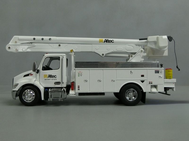 1/32 Peterbilt 536 Com Altec AA55 Plataforma de trabalho aéreo DM Modelo 71105