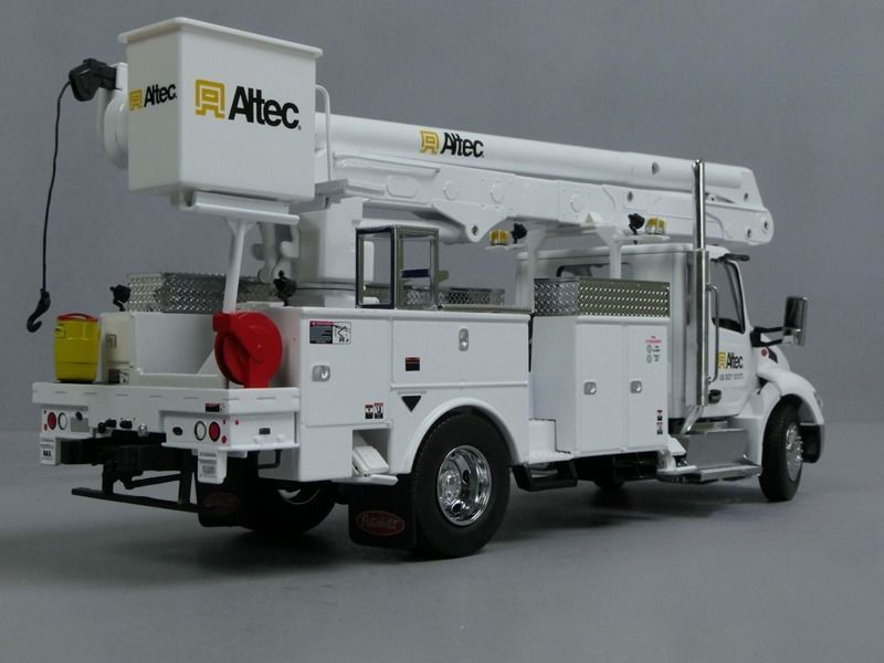 1/32 Peterbilt 536 Com Altec AA55 Plataforma de trabalho aéreo DM Modelo 71105