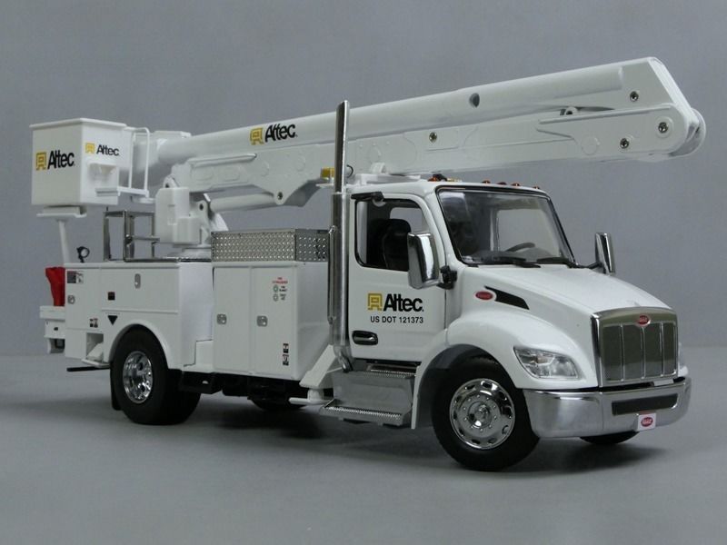 1/32 Peterbilt 536 Com Altec AA55 Plataforma de trabalho aéreo DM Modelo 71105