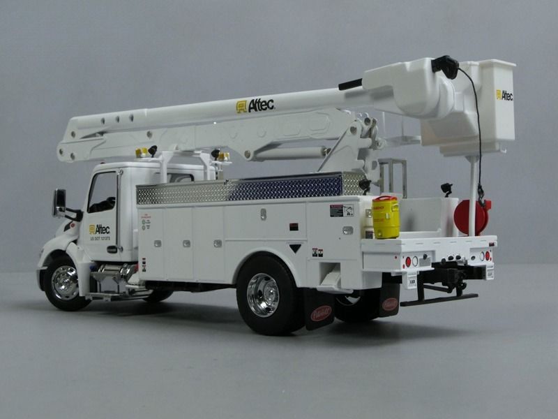 1/32 Peterbilt 536 Com Altec AA55 Plataforma de trabalho aéreo DM Modelo 71105