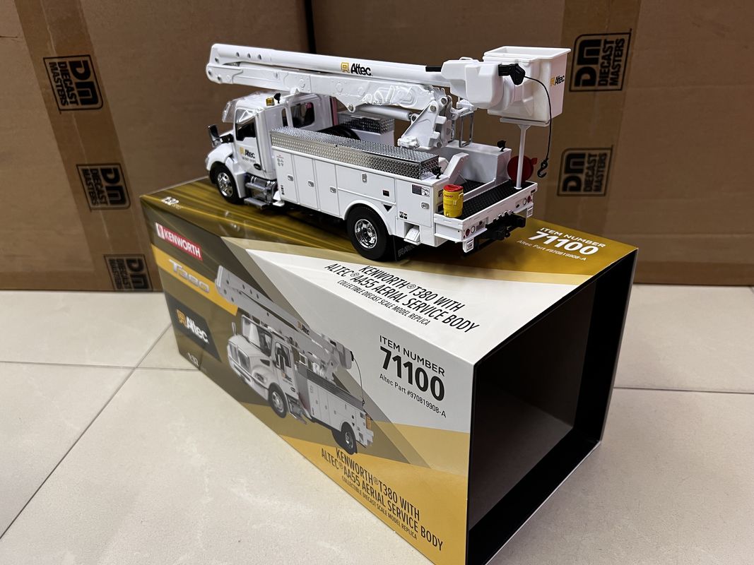 DM 1/32 Kenworth T380 Plataforma de trabalho aéreo Caminhão de construção de liga modelo 71100