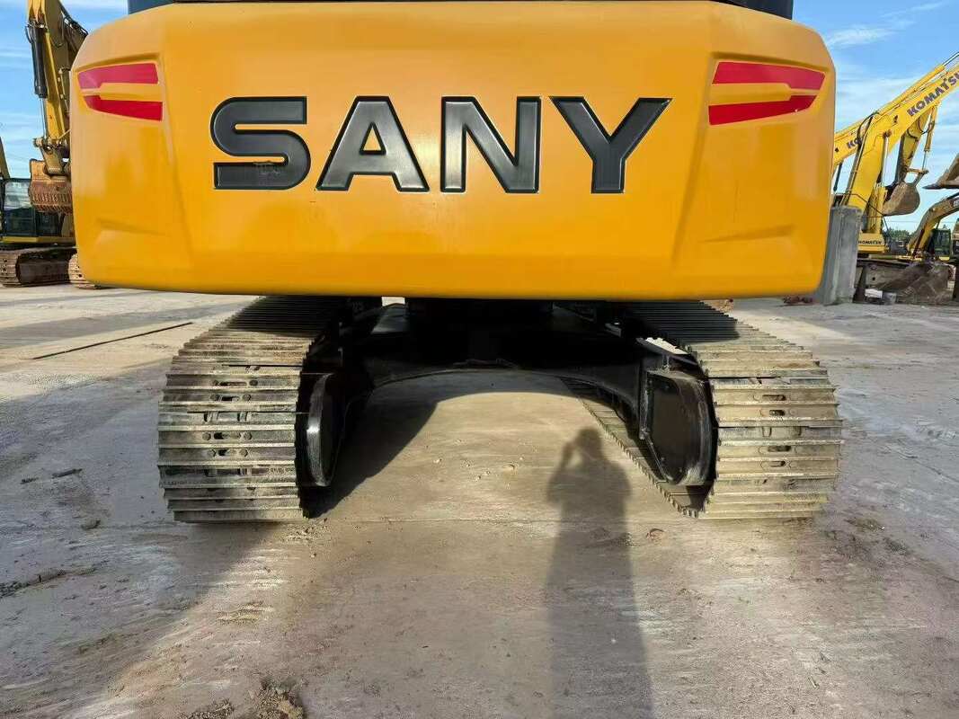 Novo Sany 335 Excavator, motor nacional III Isuzu, em estoque.