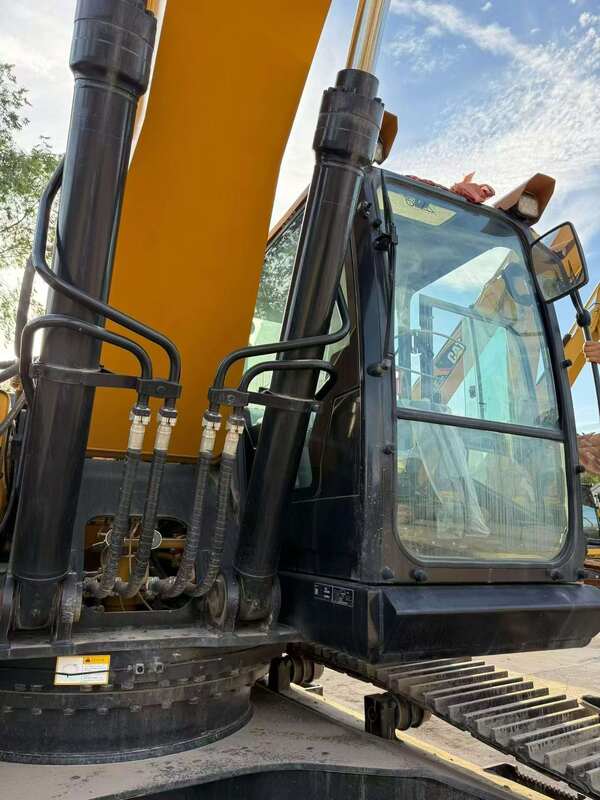 Novo Sany 335 Excavator, motor nacional III Isuzu, em estoque.