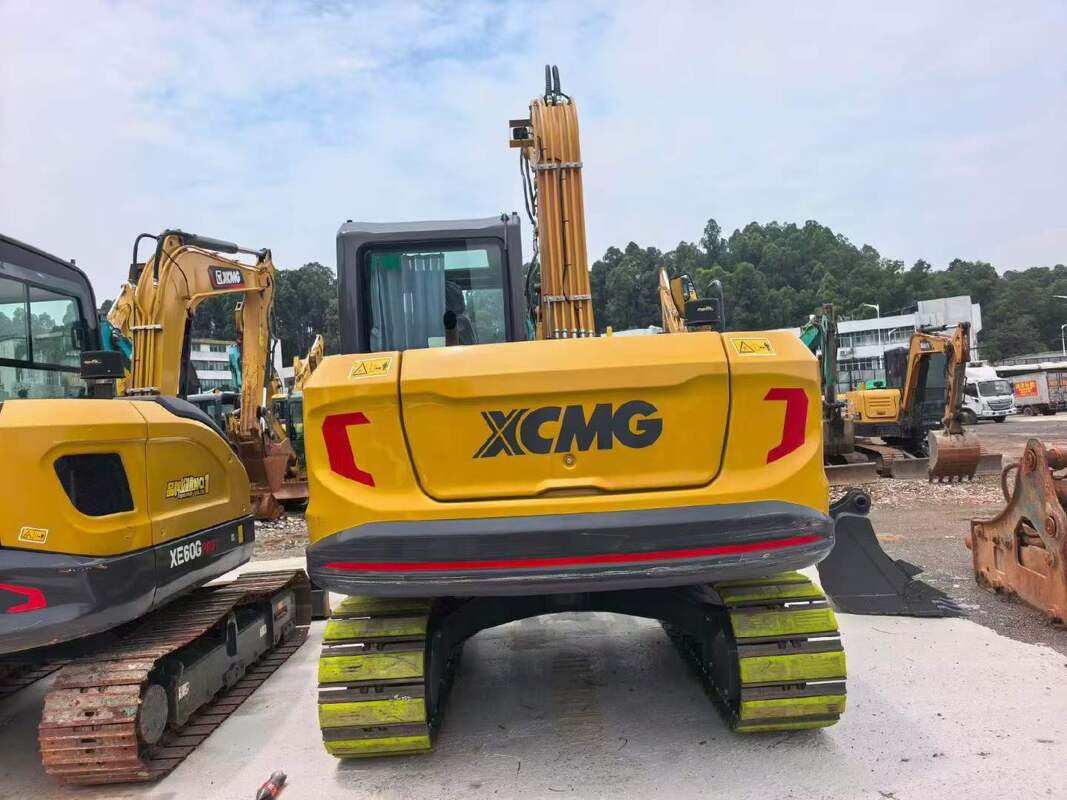 Máquina escavadora nova de 98% XCMG XE75G com sapata de trilha de almofada de borracha com tesoura hidráulica