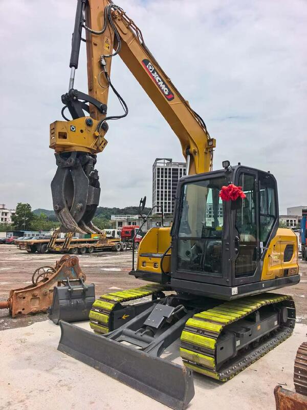 Máquina escavadora nova de 98% XCMG XE75G com sapata de trilha de almofada de borracha com tesoura hidráulica